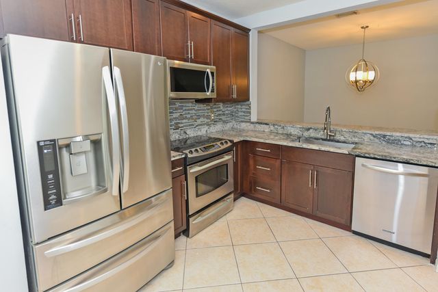 6437 Park Lake Circle, Boynton Beach, FL 33437