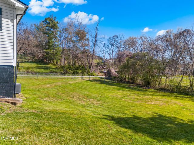 300 Glades Circle, Bean Station, TN 37708