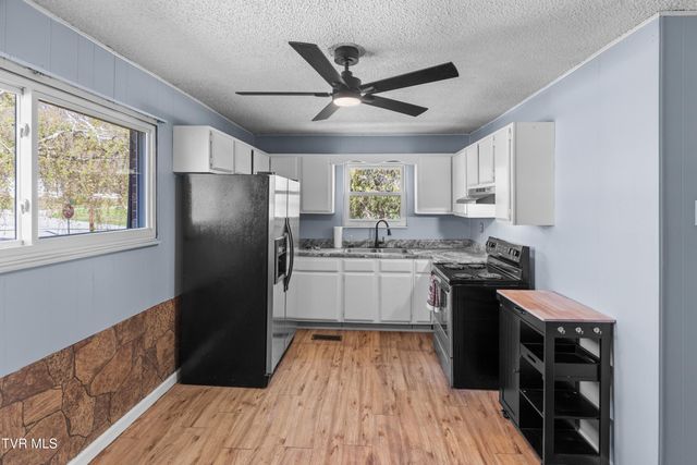 300 Glades Circle, Bean Station, TN 37708