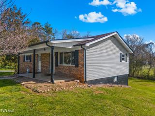 300 Glades Circle, Bean Station, TN 37708