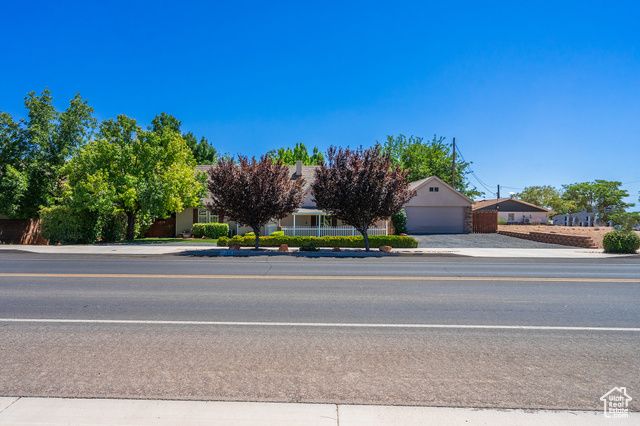 160 E 600 N, Hurricane, UT 84737