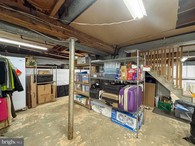 2420 BYRD LN, Alexandria, VA 22303