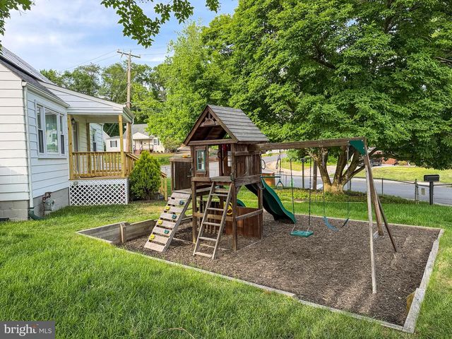 2420 BYRD LN, Alexandria, VA 22303