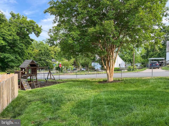 2420 BYRD LN, Alexandria, VA 22303