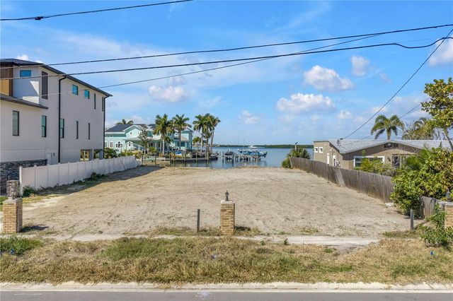2129 BAYOU GRANDE BOULEVARD NE, St Petersburg, FL 33703