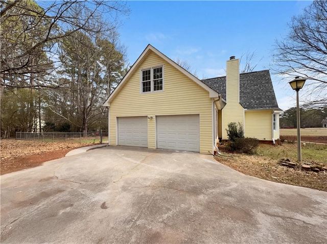 135 Forest Lake Way, Fayetteville, GA 30215