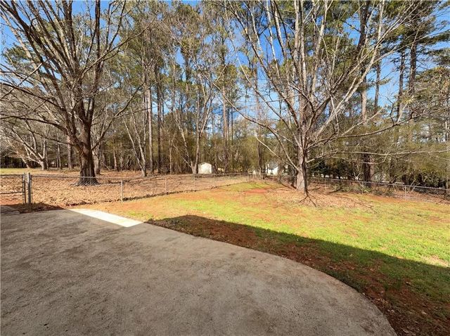 135 Forest Lake Way, Fayetteville, GA 30215