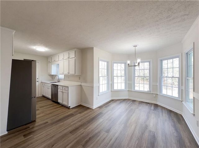 135 Forest Lake Way, Fayetteville, GA 30215