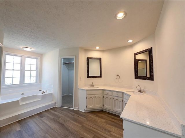 135 Forest Lake Way, Fayetteville, GA 30215