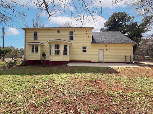 135 Forest Lake Way, Fayetteville, GA 30215