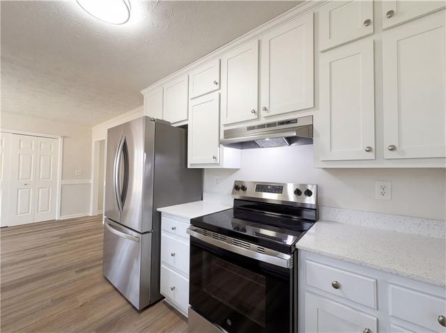 135 Forest Lake Way, Fayetteville, GA 30215