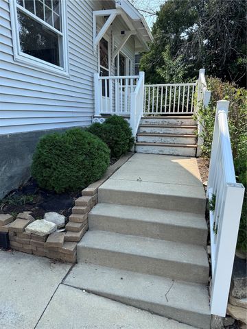 1919 8th Avenue SE, Cedar Rapids, IA 52403