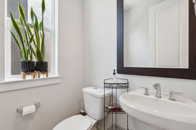 381 E Greenbriar Lane 705, Dallas, TX 75203