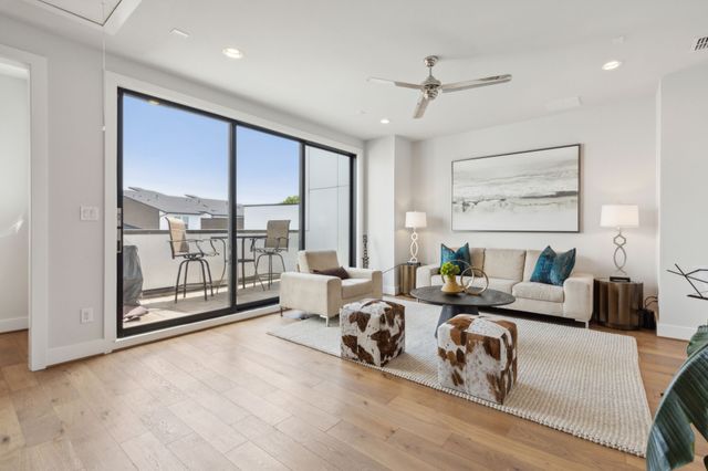 381 E Greenbriar Lane 705, Dallas, TX 75203
