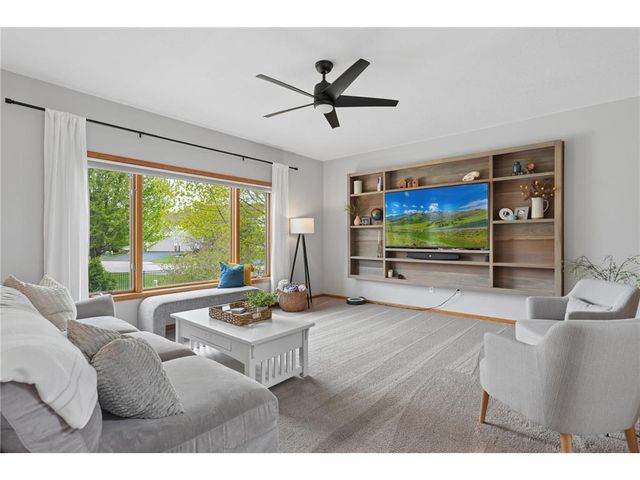 9595 Dunes Avenue, Cottage Grove, MN 55016