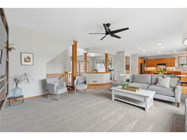 9595 Dunes Avenue, Cottage Grove, MN 55016