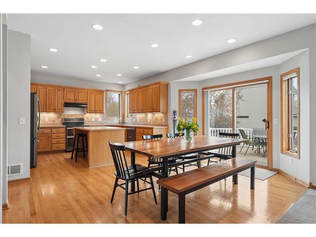 9595 Dunes Avenue, Cottage Grove, MN 55016