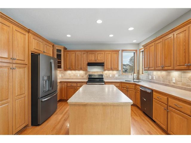 9595 Dunes Avenue, Cottage Grove, MN 55016