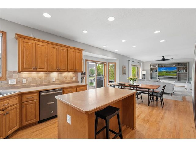9595 Dunes Avenue, Cottage Grove, MN 55016