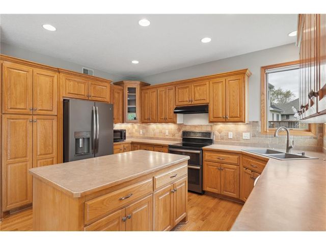 9595 Dunes Avenue, Cottage Grove, MN 55016