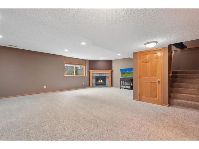 9595 Dunes Avenue, Cottage Grove, MN 55016