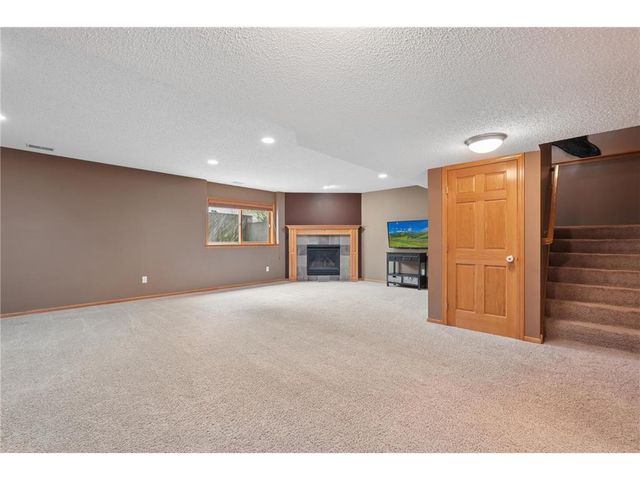 9595 Dunes Avenue, Cottage Grove, MN 55016