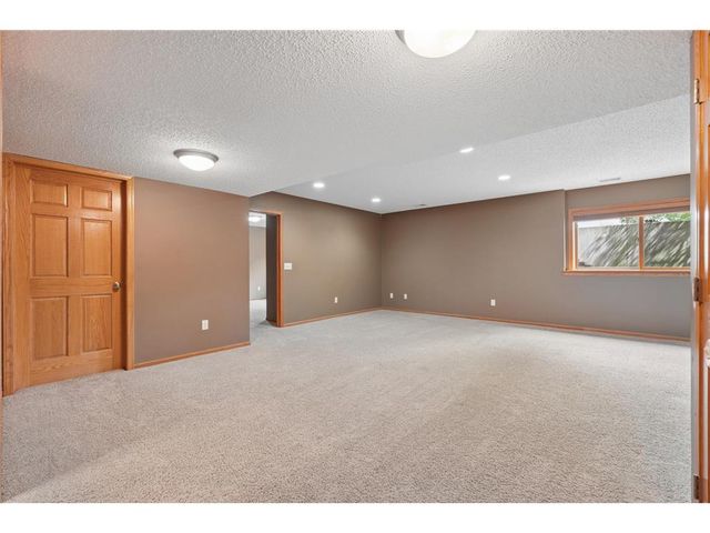 9595 Dunes Avenue, Cottage Grove, MN 55016