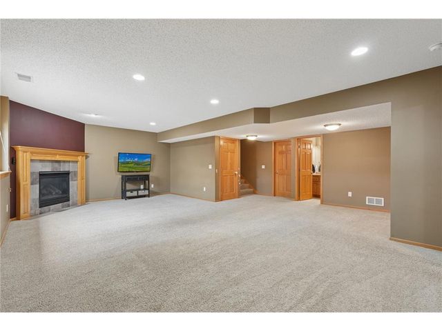 9595 Dunes Avenue, Cottage Grove, MN 55016