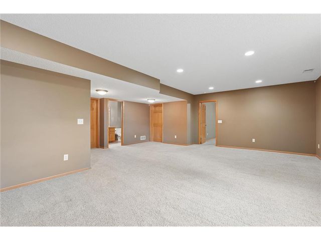 9595 Dunes Avenue, Cottage Grove, MN 55016