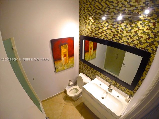 1675 NE 196th St, Miami, FL 33179
