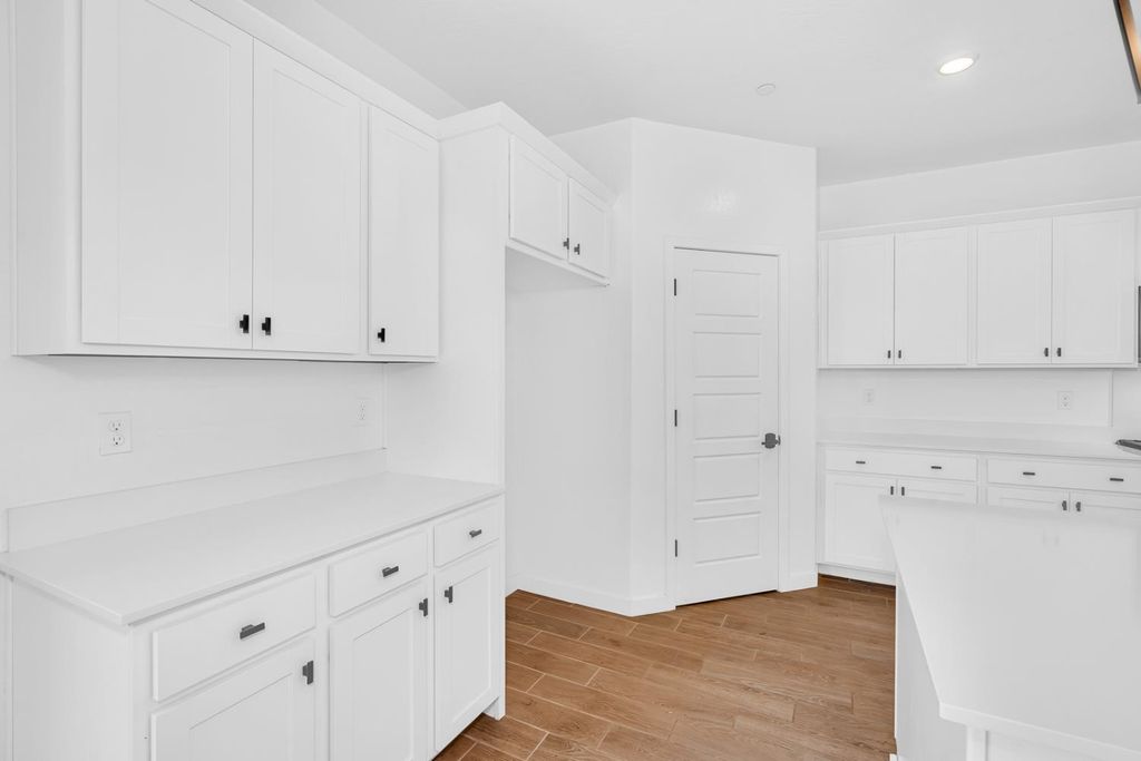 Image 15 of property listing at 1240 Atlantica Drive S, Madera, CA 93636