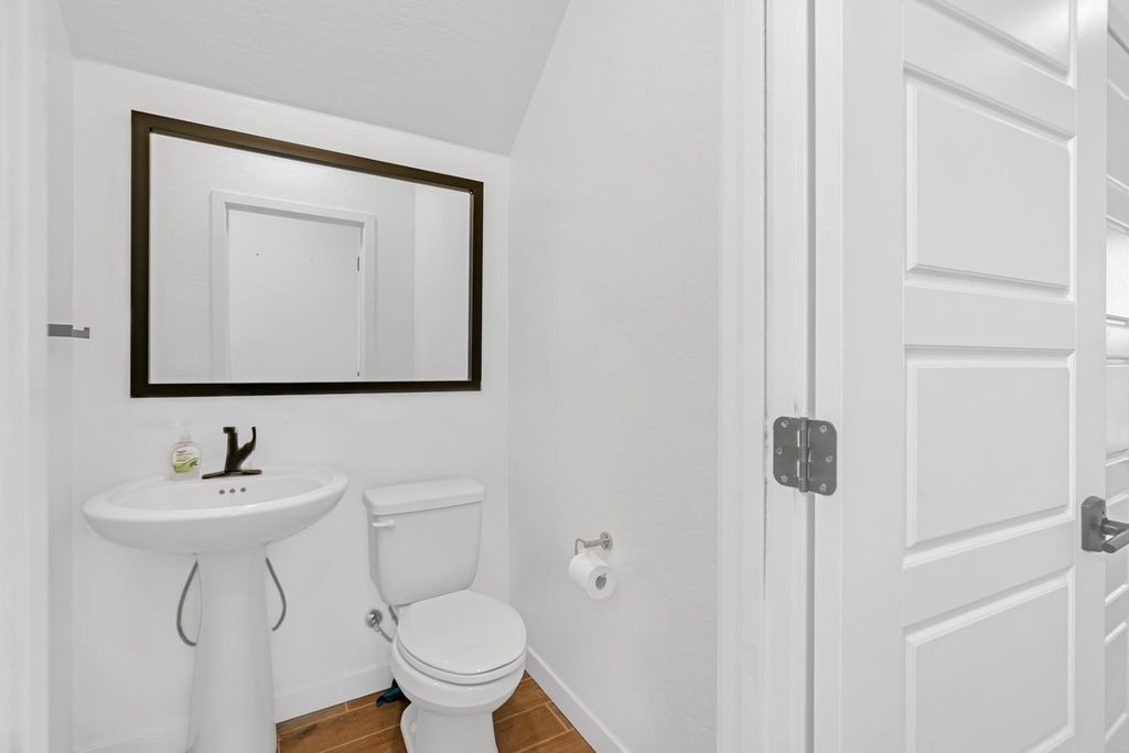 Image 16 of property listing at 1240 Atlantica Drive S, Madera, CA 93636