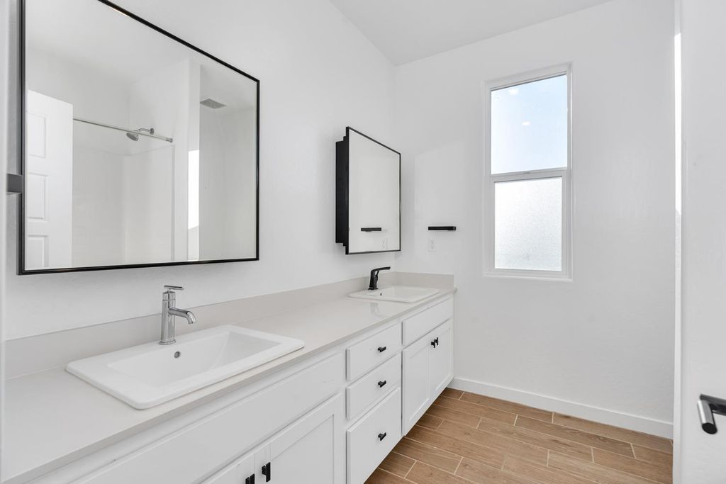 Image 21 of property listing at 1240 Atlantica Drive S, Madera, CA 93636