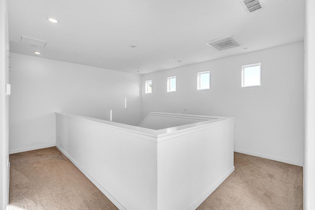 Image 23 of property listing at 1240 Atlantica Drive S, Madera, CA 93636