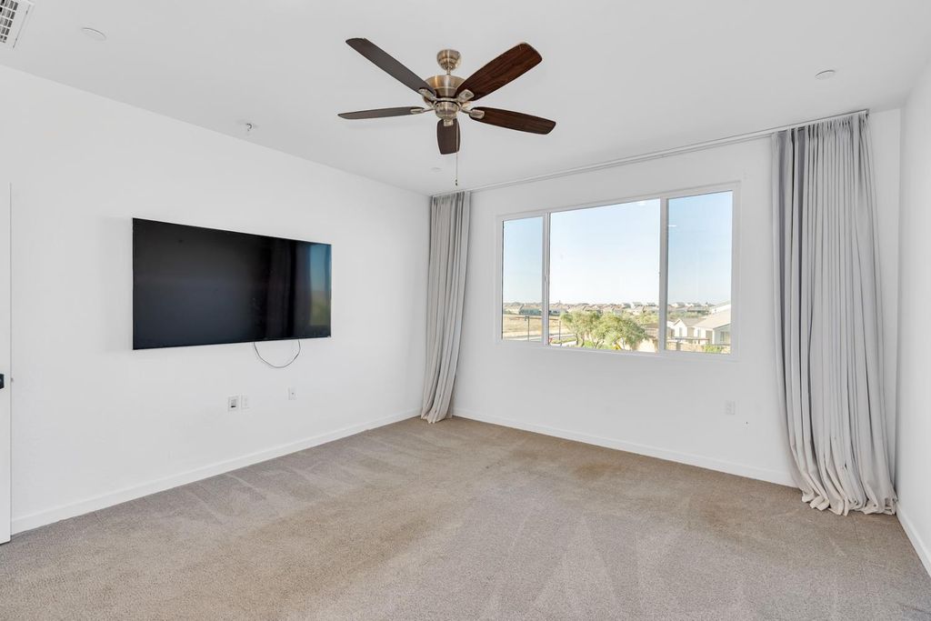 Image 27 of property listing at 1240 Atlantica Drive S, Madera, CA 93636