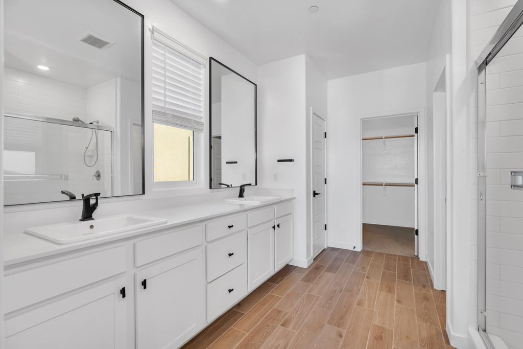 Image 30 of property listing at 1240 Atlantica Drive S, Madera, CA 93636