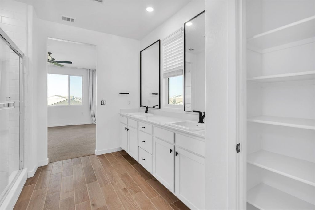 Image 33 of property listing at 1240 Atlantica Drive S, Madera, CA 93636