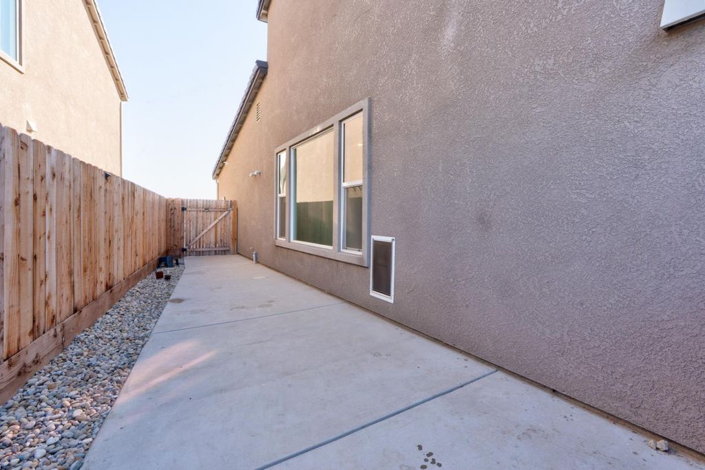Image 35 of property listing at 1240 Atlantica Drive S, Madera, CA 93636