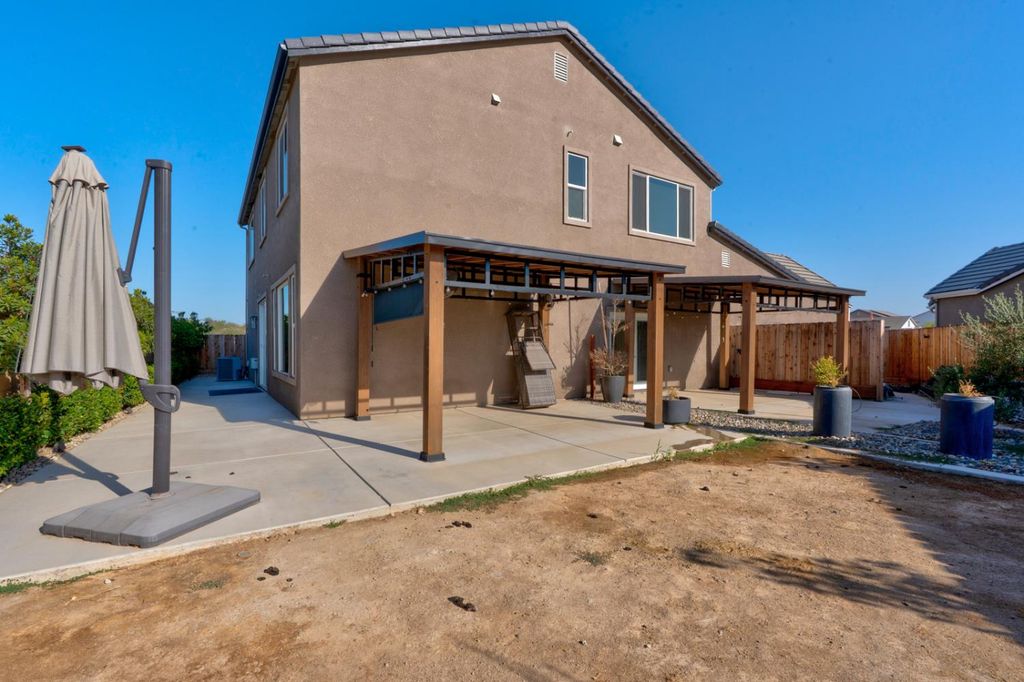 Image 39 of property listing at 1240 Atlantica Drive S, Madera, CA 93636