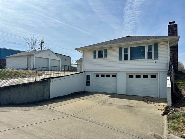 922 E 4th Street, Maryville, MO 64468