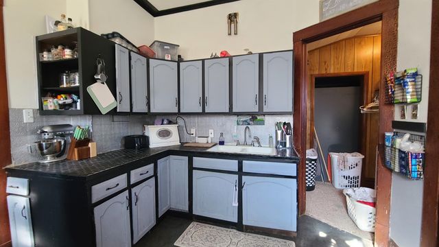 711 S Washington Ave, Wellington, KS 67152