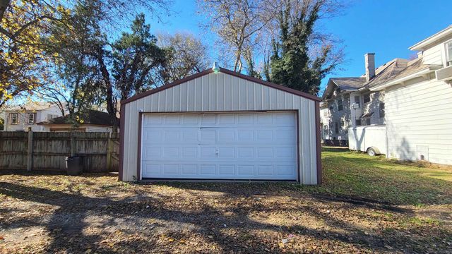 711 S Washington Ave, Wellington, KS 67152