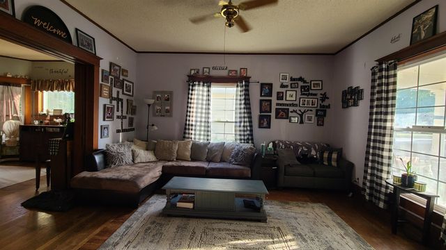 711 S Washington Ave, Wellington, KS 67152