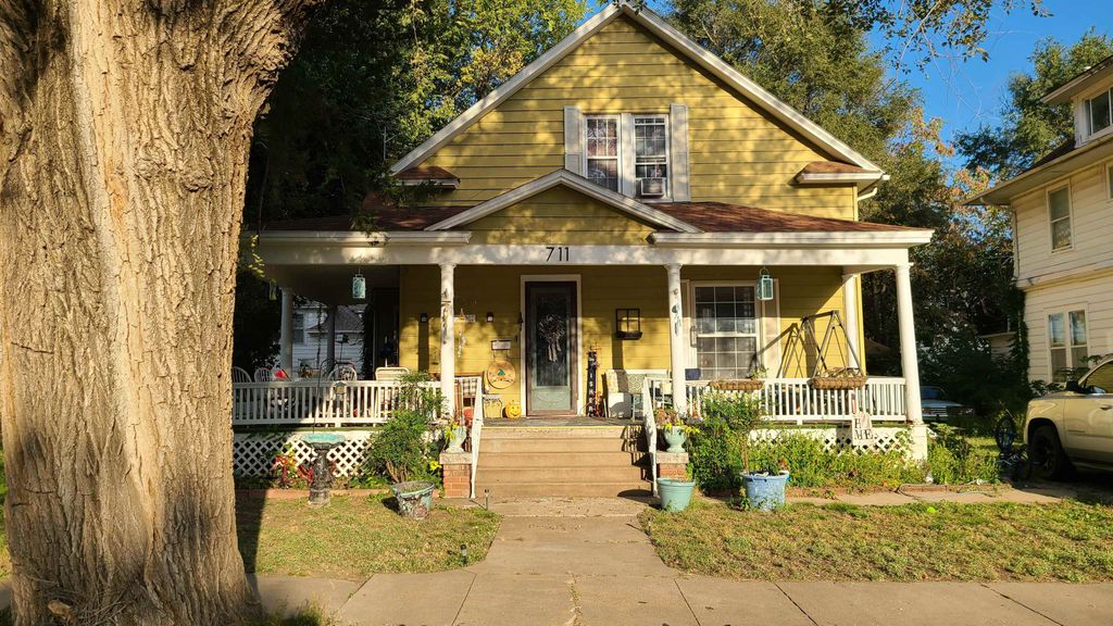 711 S Washington Ave, Wellington, KS 67152