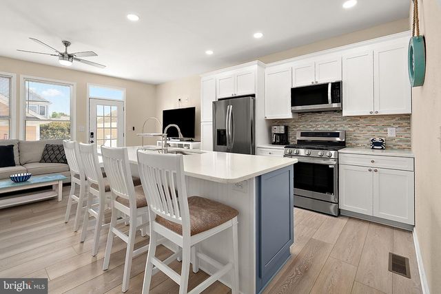 3 VILLAGE GREEN DR, Ocean View, DE 19970