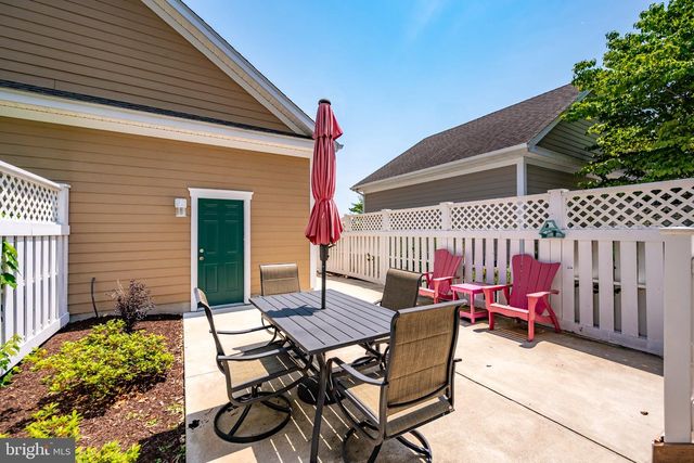 3 VILLAGE GREEN DR, Ocean View, DE 19970