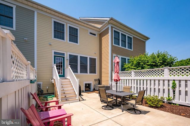 3 VILLAGE GREEN DR, Ocean View, DE 19970