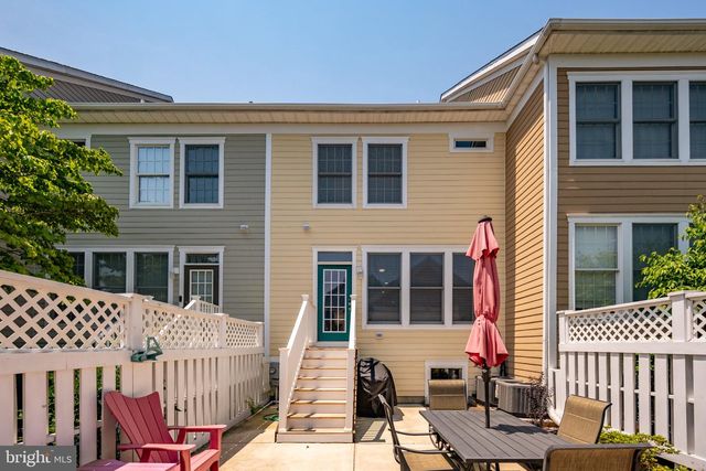 3 VILLAGE GREEN DR, Ocean View, DE 19970