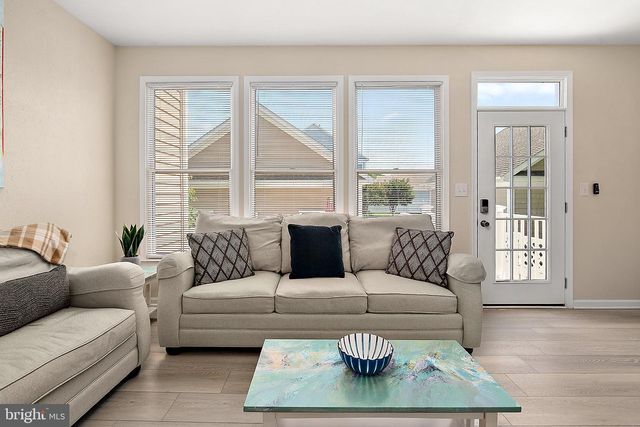 3 VILLAGE GREEN DR, Ocean View, DE 19970