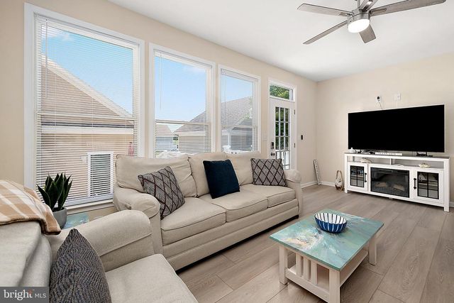 3 VILLAGE GREEN DR, Ocean View, DE 19970